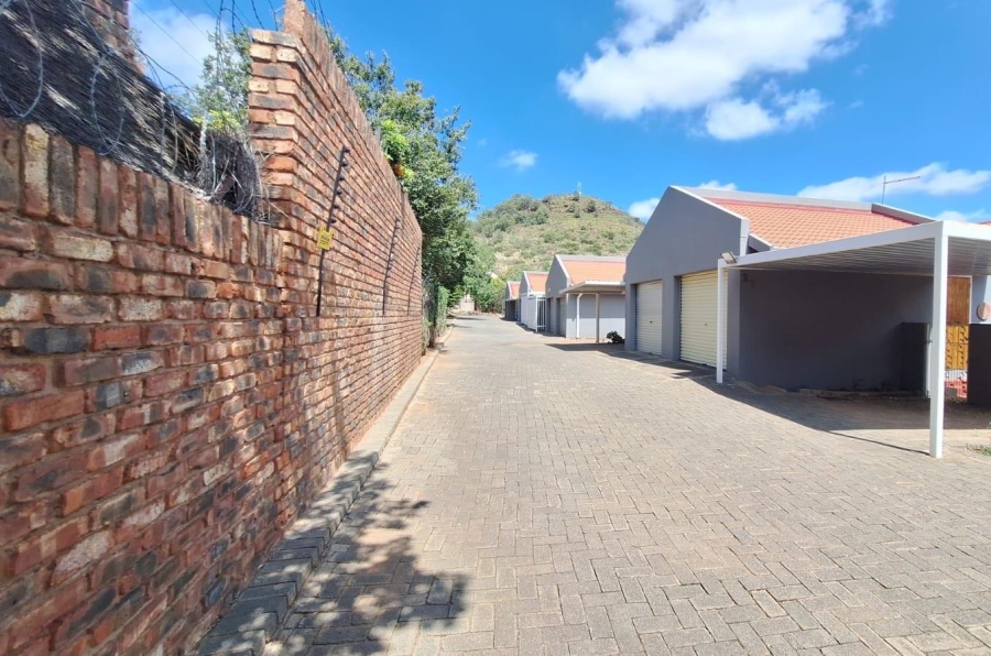 2 Bedroom Property for Sale in Langenhovenpark Free State